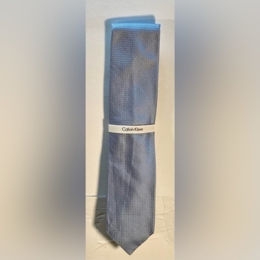NWT IMPORTED SILK TIE BY CALVIN KLINE